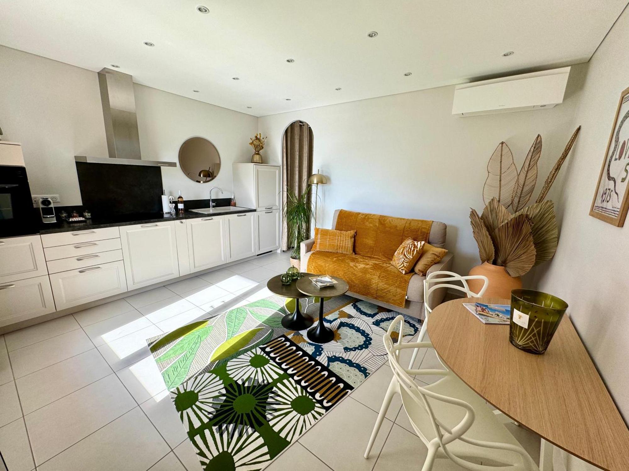 Confortable T2 Vue Mer Avec Terrasse Amenagee Et Parking Prive, Plage Et Port A Pied Sanary-sur-Mer Luaran gambar