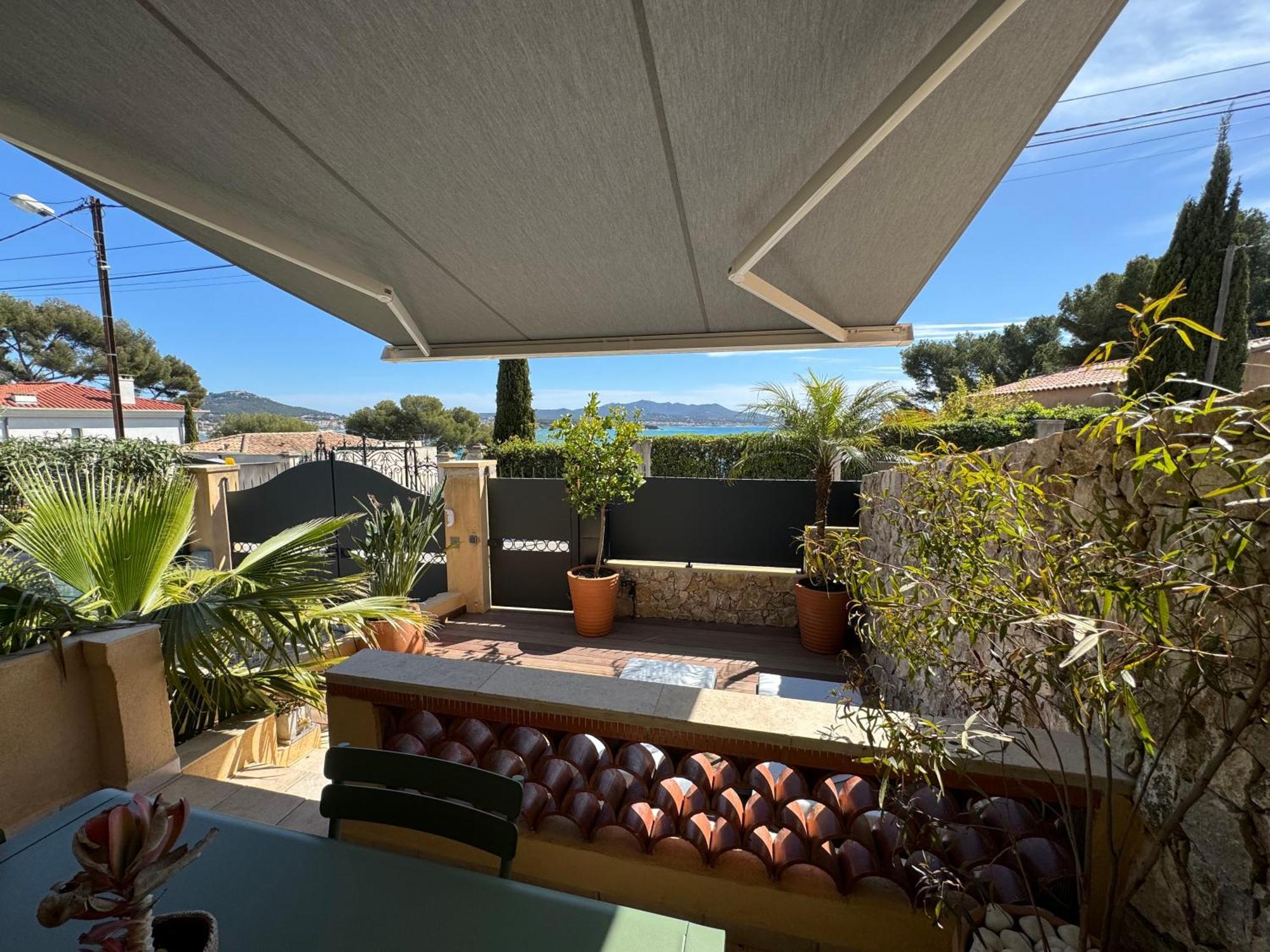 Confortable T2 Vue Mer Avec Terrasse Amenagee Et Parking Prive, Plage Et Port A Pied Sanary-sur-Mer Luaran gambar