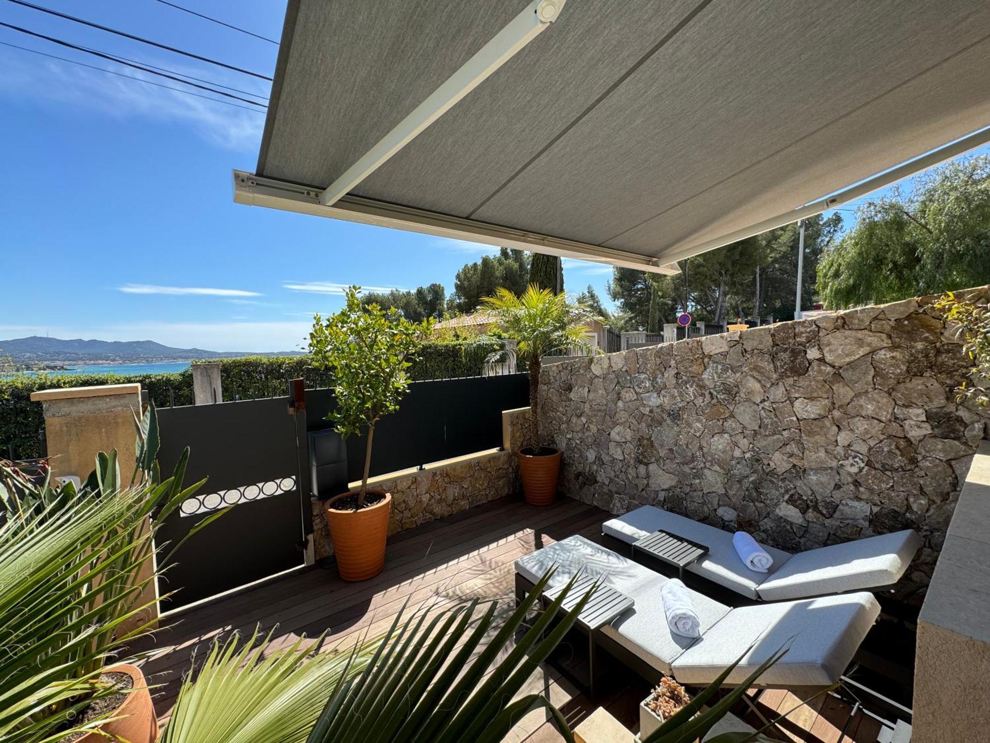 Confortable T2 Vue Mer Avec Terrasse Amenagee Et Parking Prive, Plage Et Port A Pied Sanary-sur-Mer Luaran gambar