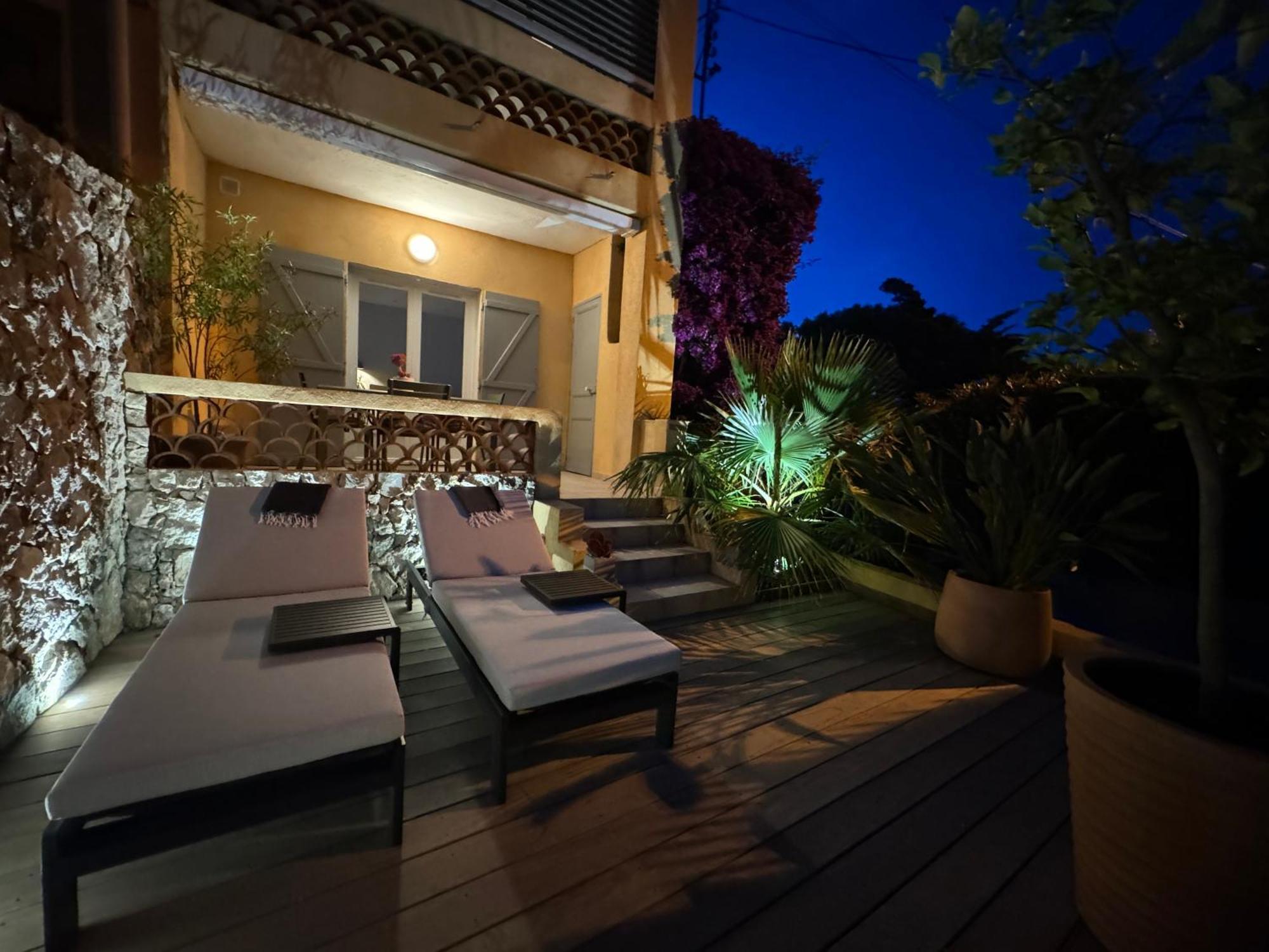 Confortable T2 Vue Mer Avec Terrasse Amenagee Et Parking Prive, Plage Et Port A Pied Sanary-sur-Mer Luaran gambar