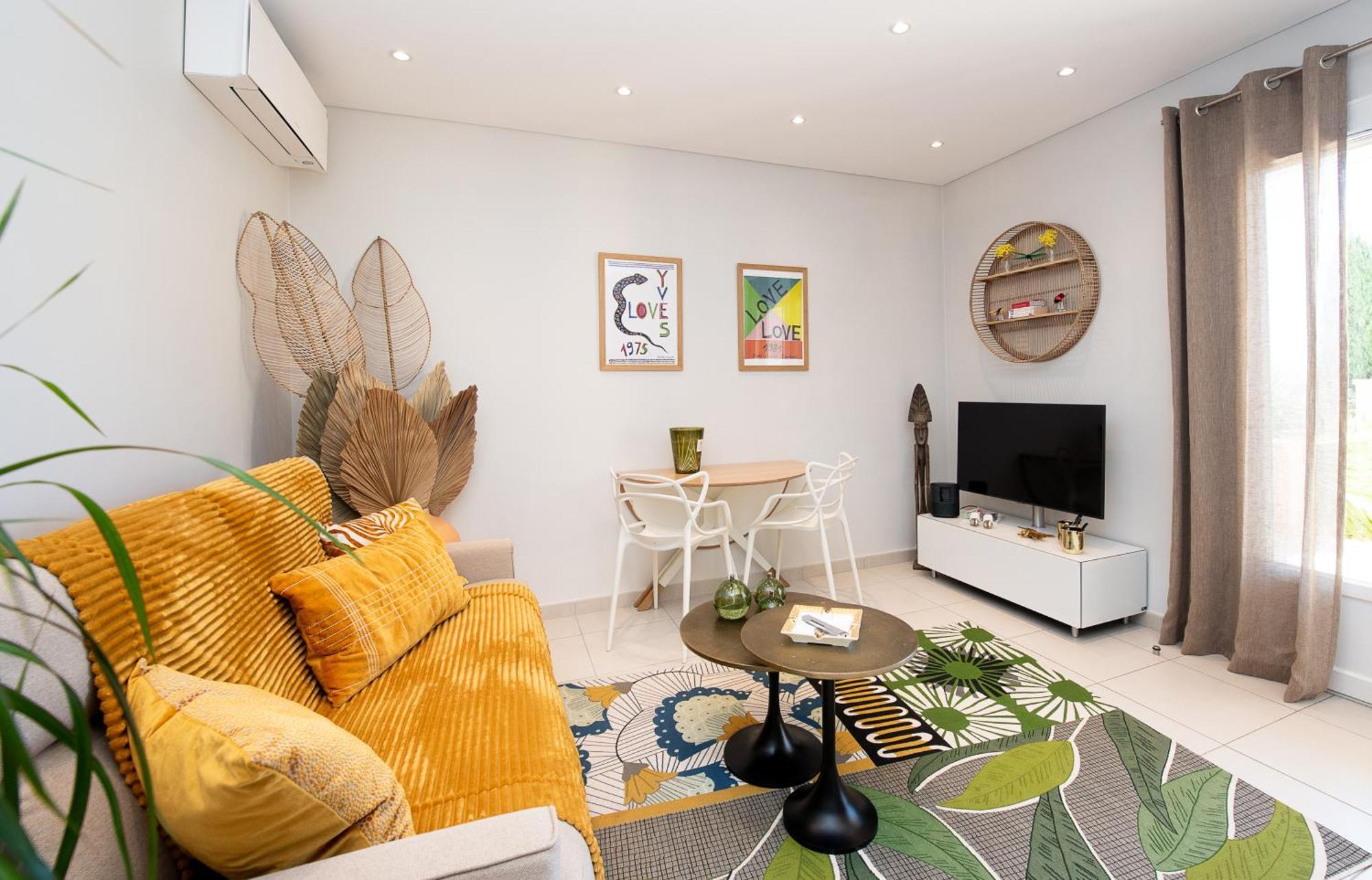 Confortable T2 Vue Mer Avec Terrasse Amenagee Et Parking Prive, Plage Et Port A Pied Sanary-sur-Mer Luaran gambar